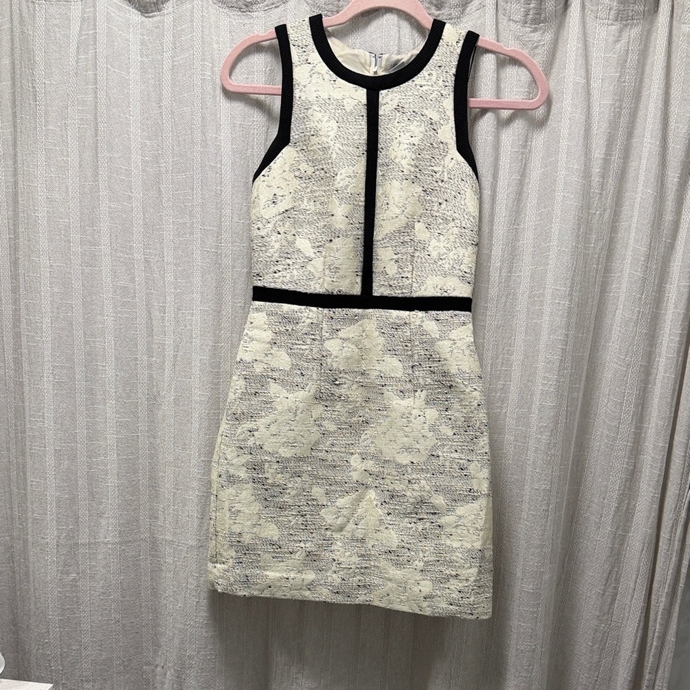 Elegant Black and White Sleeveless Dress
